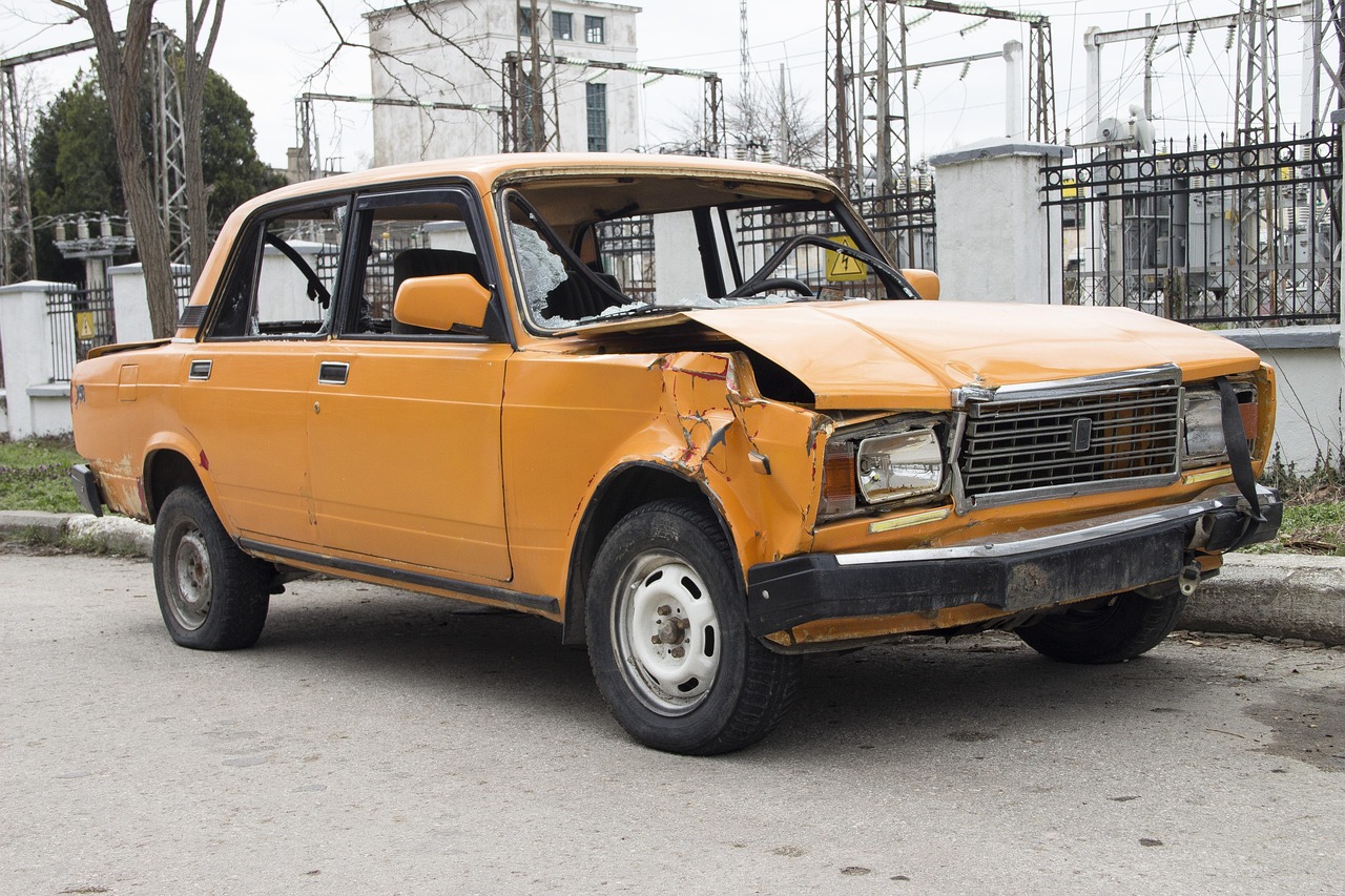 ДТП Дніпро старий автомобіль Жигулі після аварії