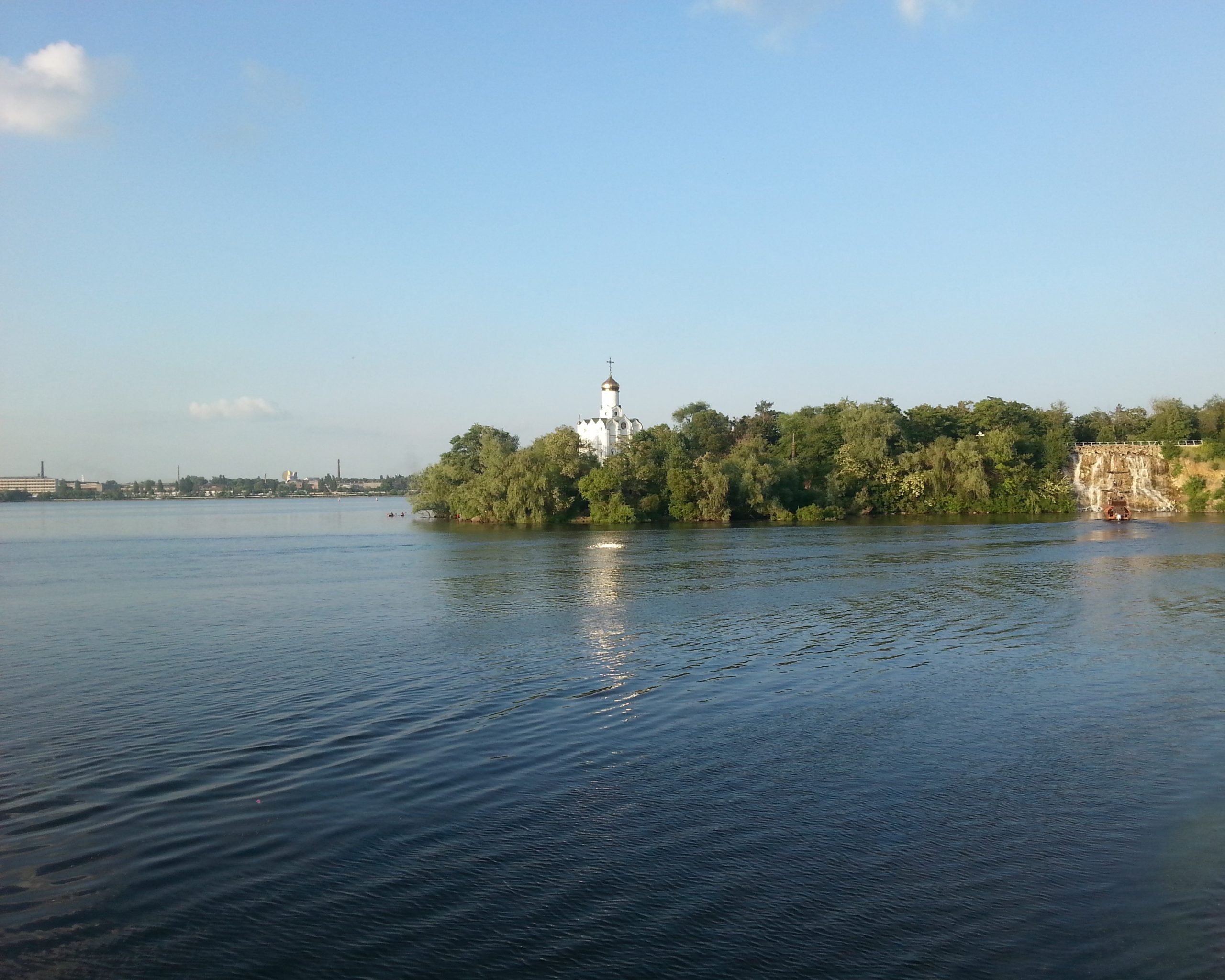 Дніпро Монастирський острів церква річка обстріли місто
