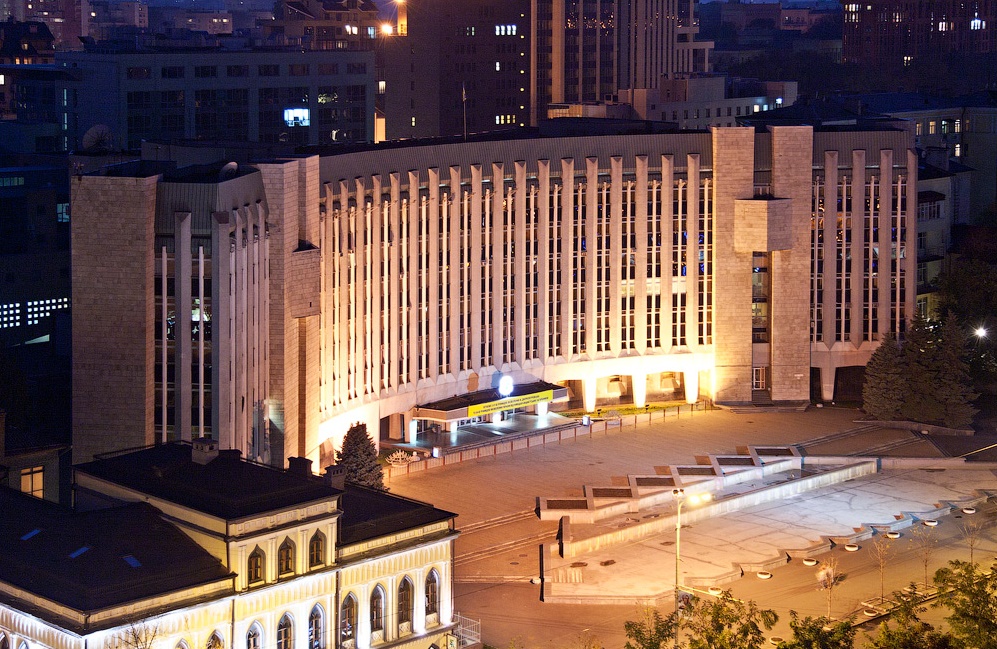 будівля міська рада Дніпро політика влада ніч
