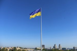 Автомобіль спалахнув на Богдана Хмельницького у Дніпрі