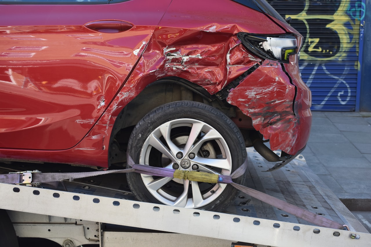 розбите авто на евакуаторі ДТП Дніпро