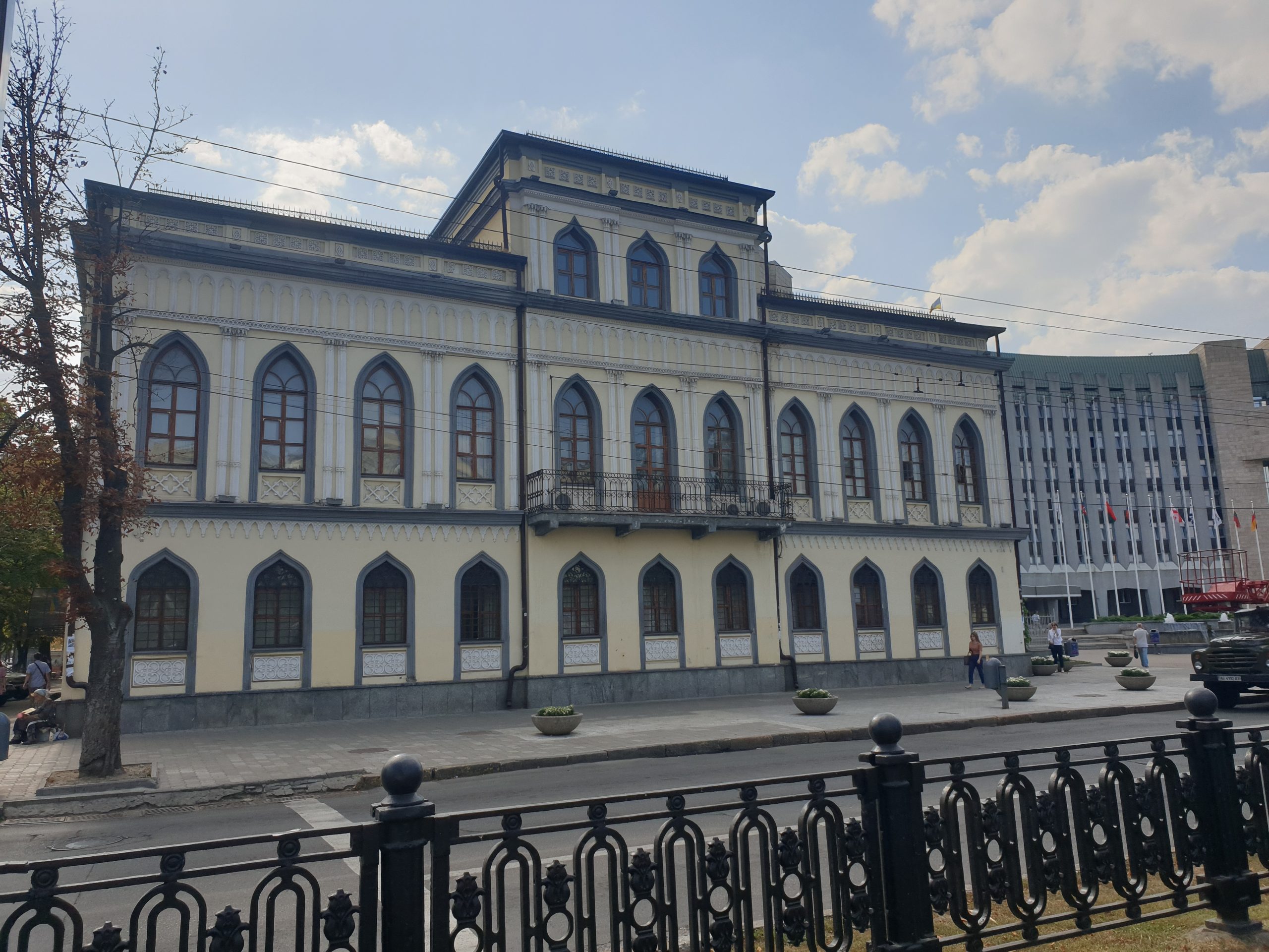 Дніпро будівля влади літо фото